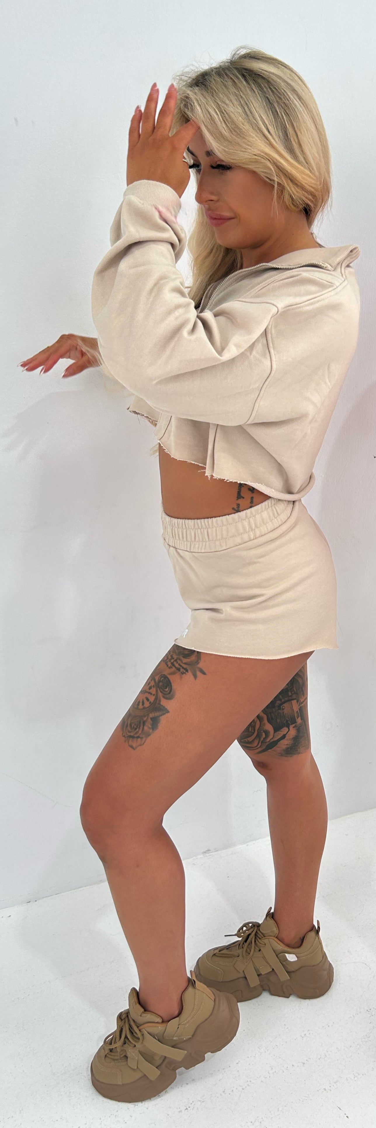 Cropped Top Jumper Set, Jumper Crop, Matching Set Jumper & Shorts, Cream Colored Shorts & Jumper