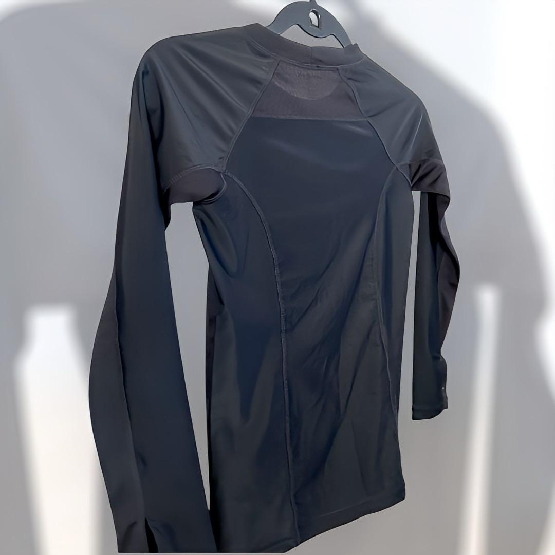 women's long sleeve rashie, black long sleeve rashguard, black rashie, compression wear for women, black long sleeve compression wear for women, compression rashguard